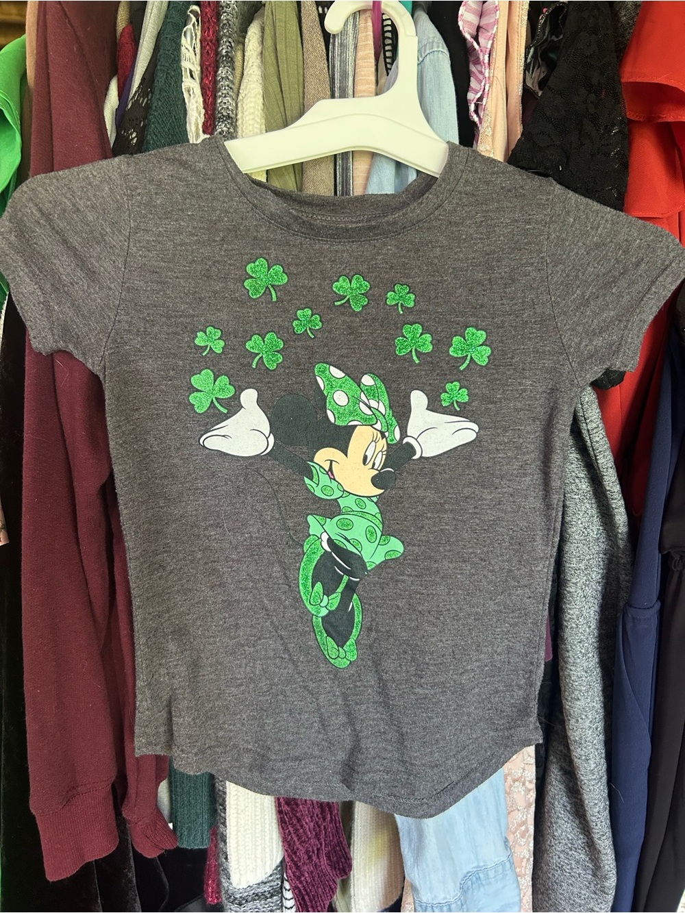 Girls' Minnie Mouse Shamrock Graphic Tee - Gray & Green